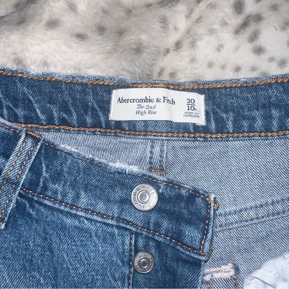 Abercrombie The Dad High Rise Jeans - Picture 8 of 8